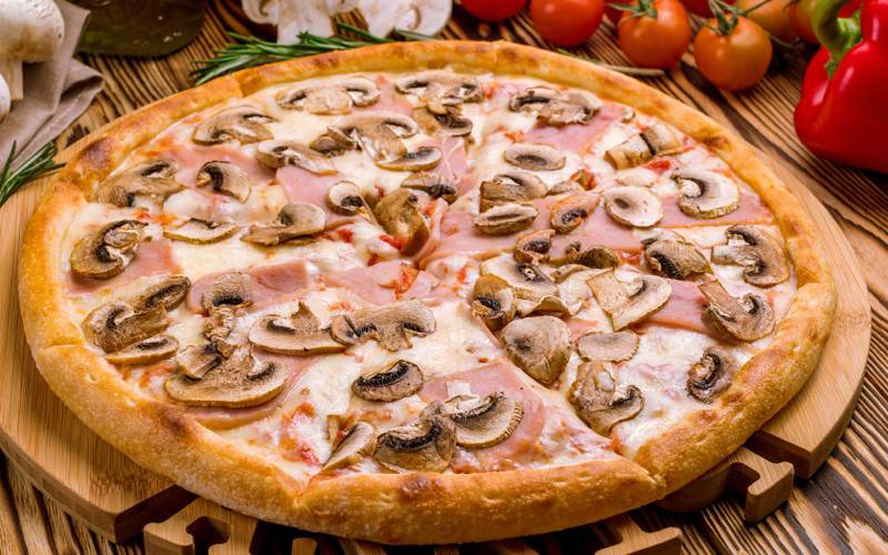 Прямо как в пиццерии: как приготовить вкусную пиццу в домашних условиях